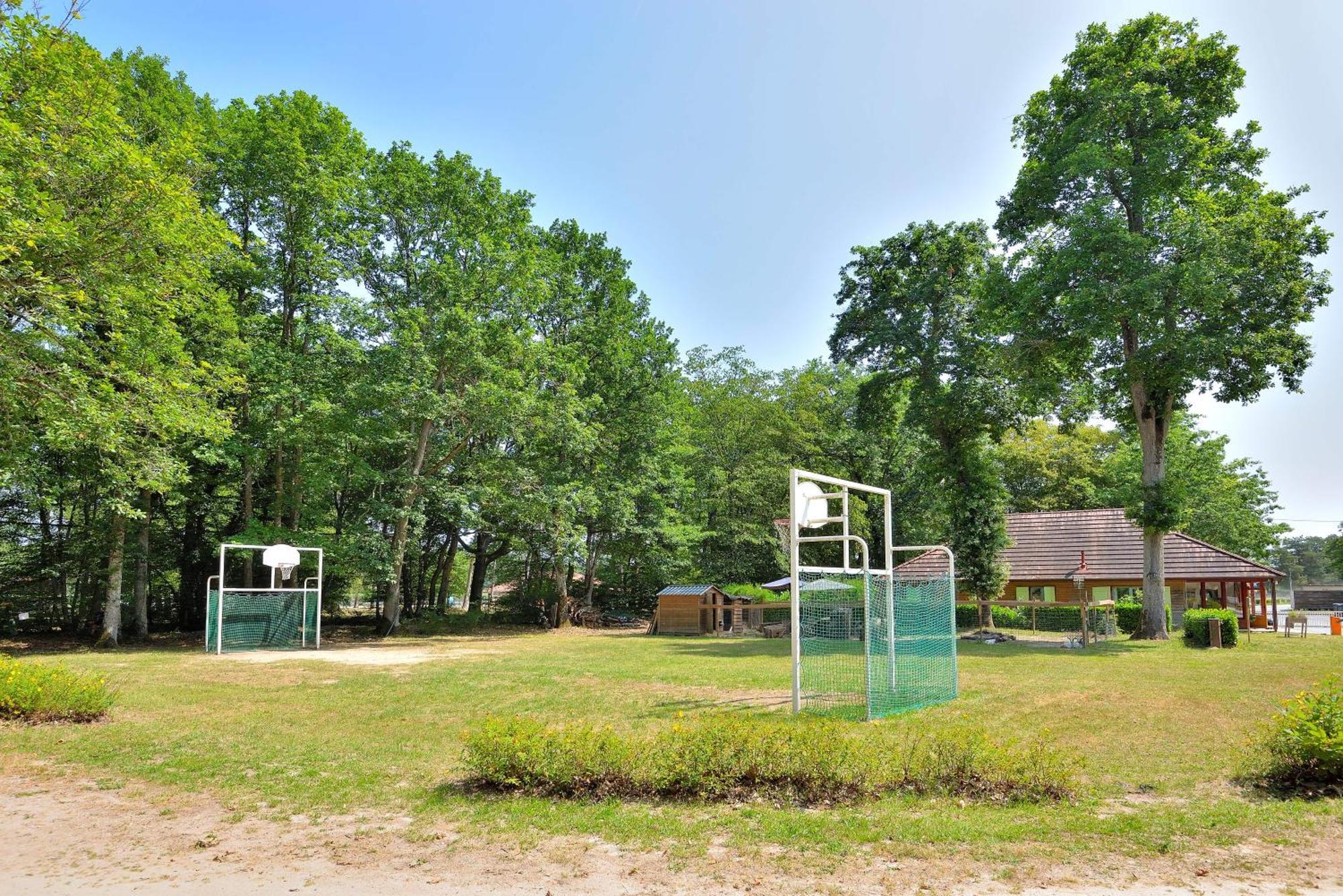Camping Etang De La Vallee Combreux Bagian luar foto