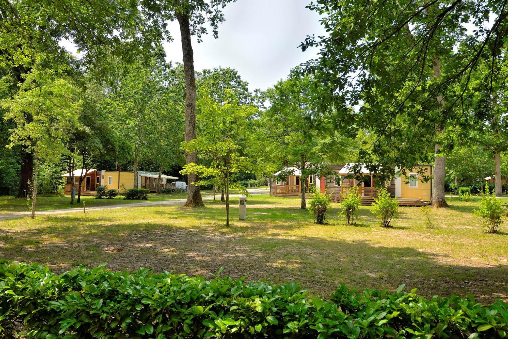 Camping Etang De La Vallee Combreux Bagian luar foto