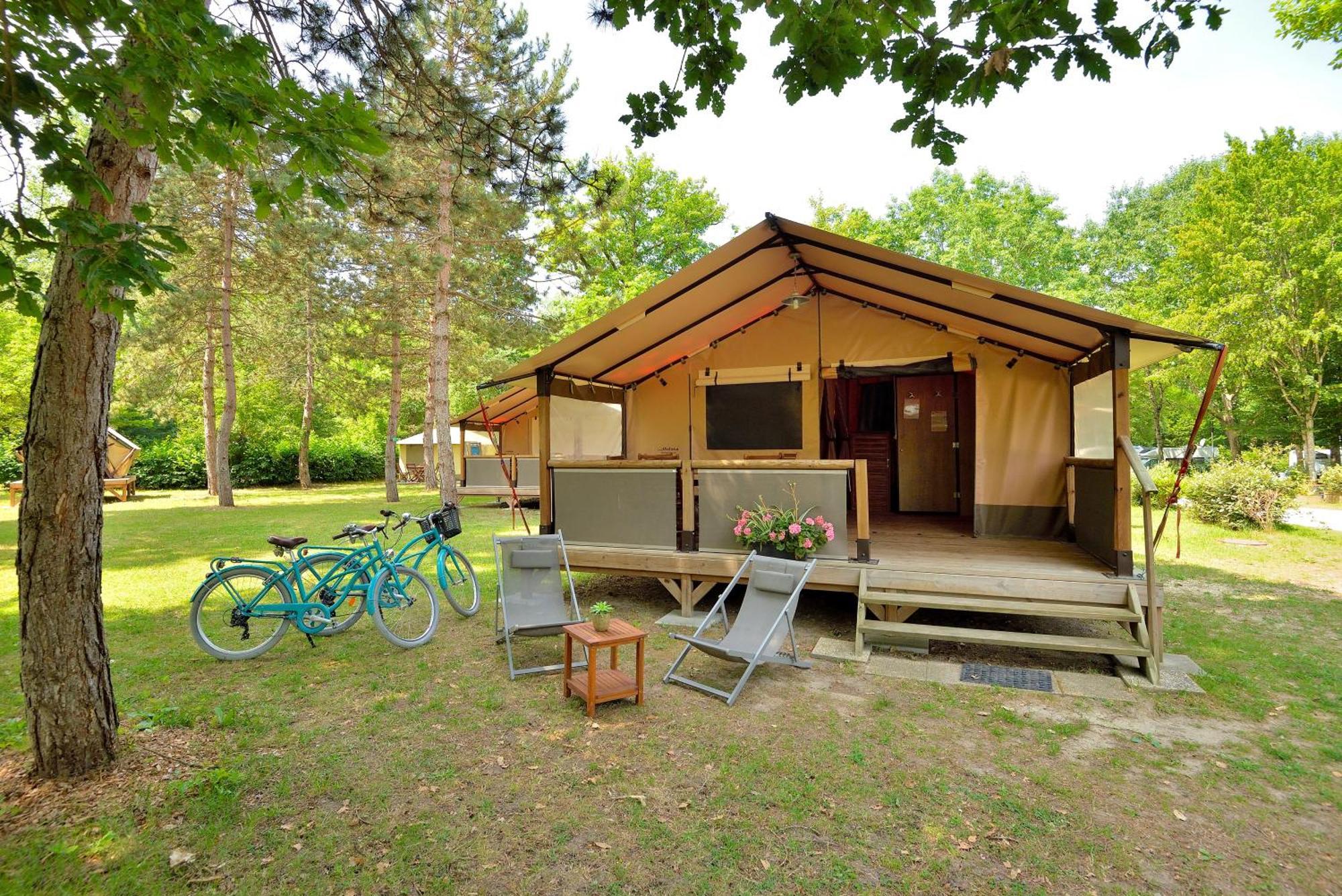 Camping Etang De La Vallee Combreux Bagian luar foto