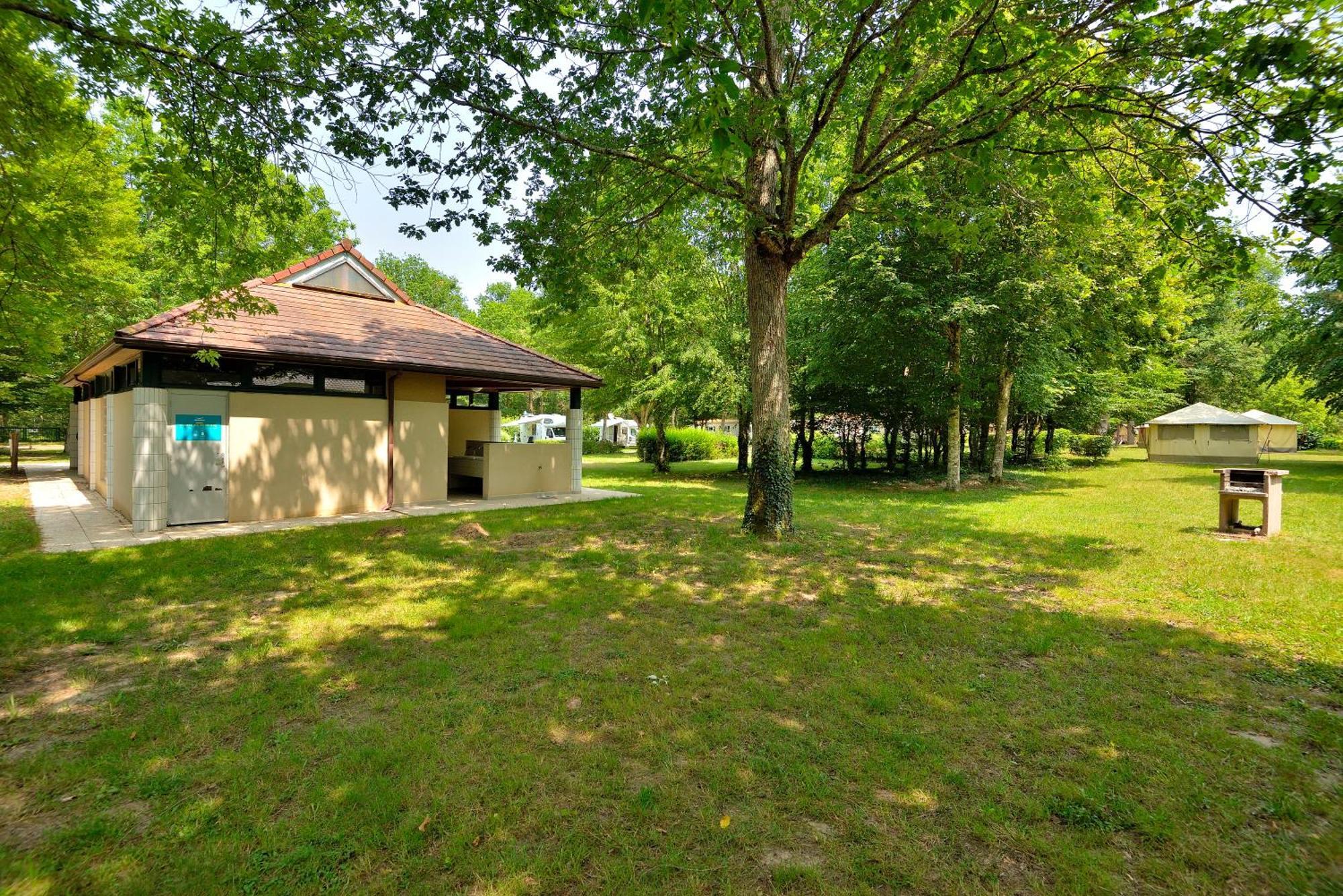 Camping Etang De La Vallee Combreux Bagian luar foto